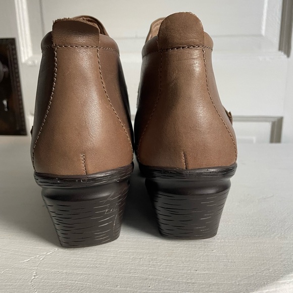 Sanita Women’s booties size 9.5, Euro 41. Taupe/light Brown. - Picture 7 of 8